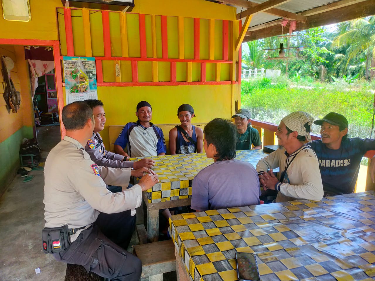 Bhabinkamtibmas Polsek Bangko Pusako Gelar Sosialisasi Cooling System untuk Pilkada Damai 2024 di Teluk Bano 1
