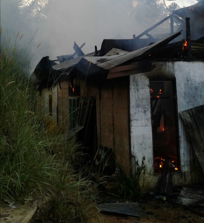 Satu Rumah Hangus Terbakar dilalap Sijago Merah di Desa Pantai