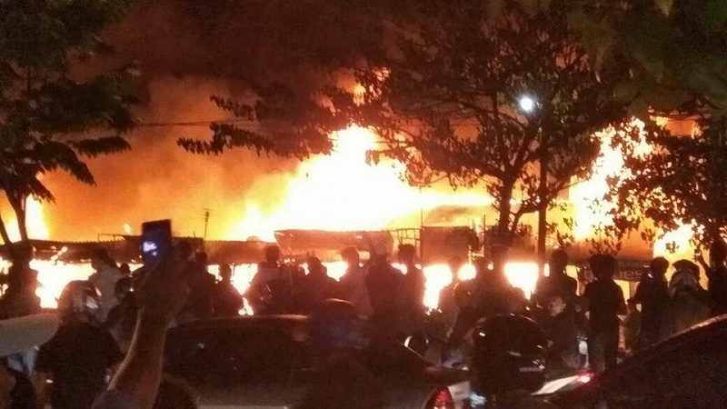 13 Bangunan Rumah Kios di Simpang Tobek Godang Pekanbaru Hangus Terbakar, Diduga ini Penyebabnya..
