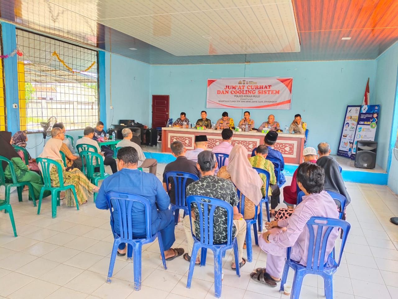 Kapolres Rohul Lakukan Jumat Curhat dan Cooling System, Ajak Masyarakat Sukseskan Pilkada 2024