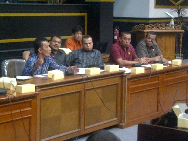 Dilarang Semenisasi Jalan, Warga Ngadu ke DPRD Pekanbaru