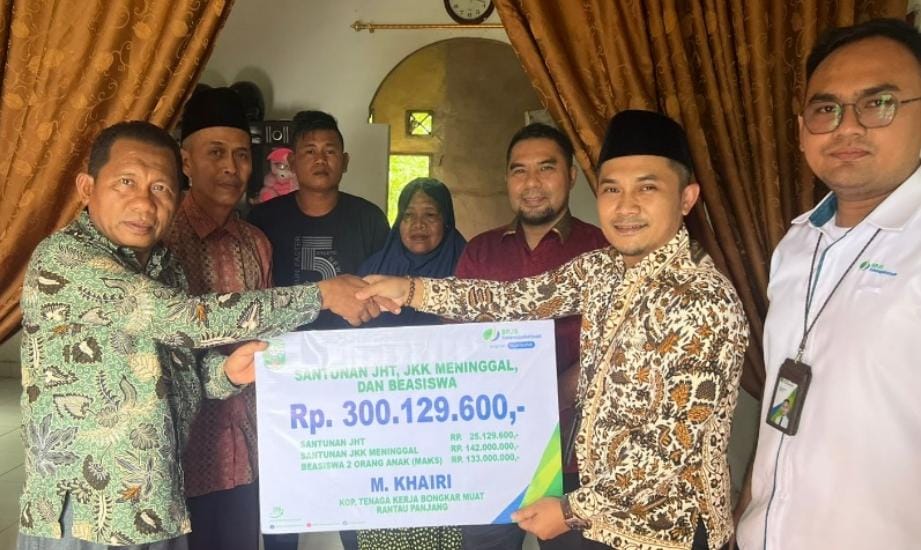 Karyawan KTKBM di Siak Terima Santunan BPJamsostek Rp300 Juta