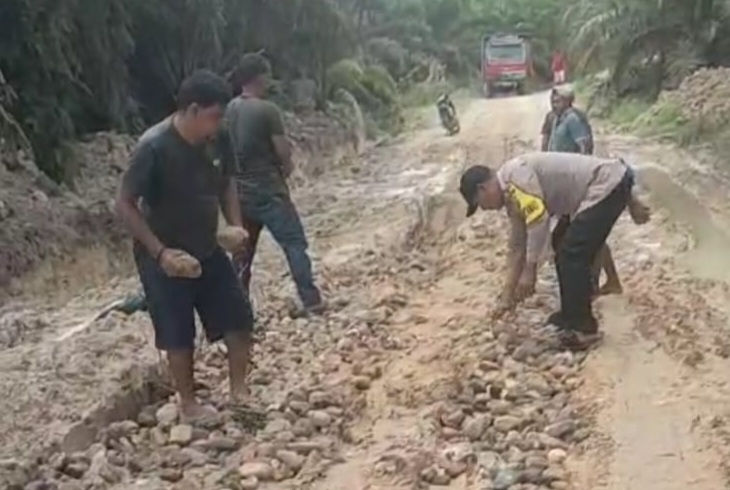 Interaksi dengan Warga, Polsek Langgam Pesan Jangan Termakan Isu Hoax