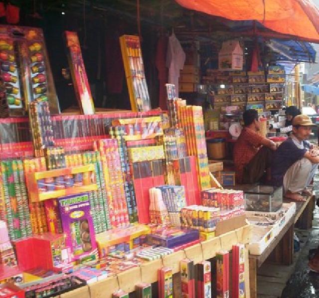 Satpol PP Diminta Tertibkan Pedagang Petasan