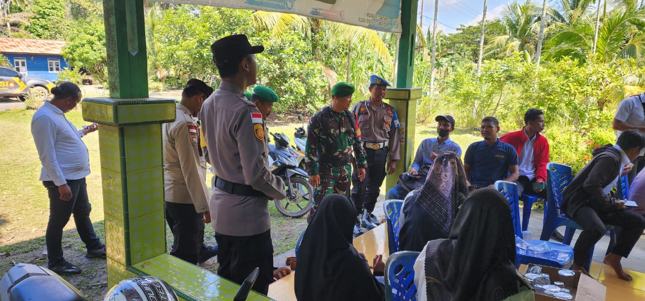 Patroli Gabungan Polsek dan Koramil Rupat Pantau Lokasi Penyimpanan Logistik Pilkada 2024