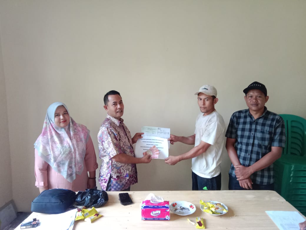 Pemdes Ketaping Jaya Salurkan BLT DD Triwulan Kedua kepada 10 KPM