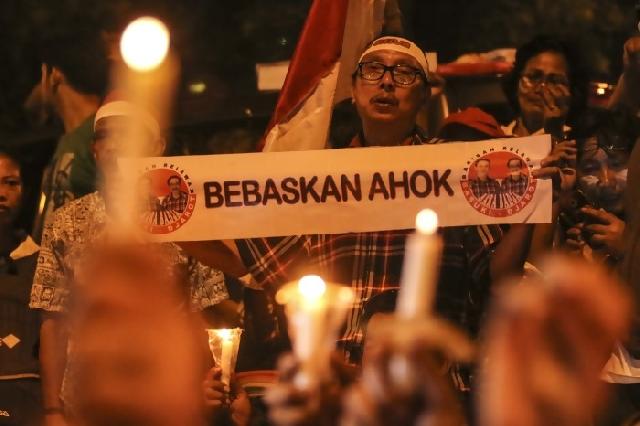 Tindakan pendukung Ahok dinilai rendahkan martabat hukum