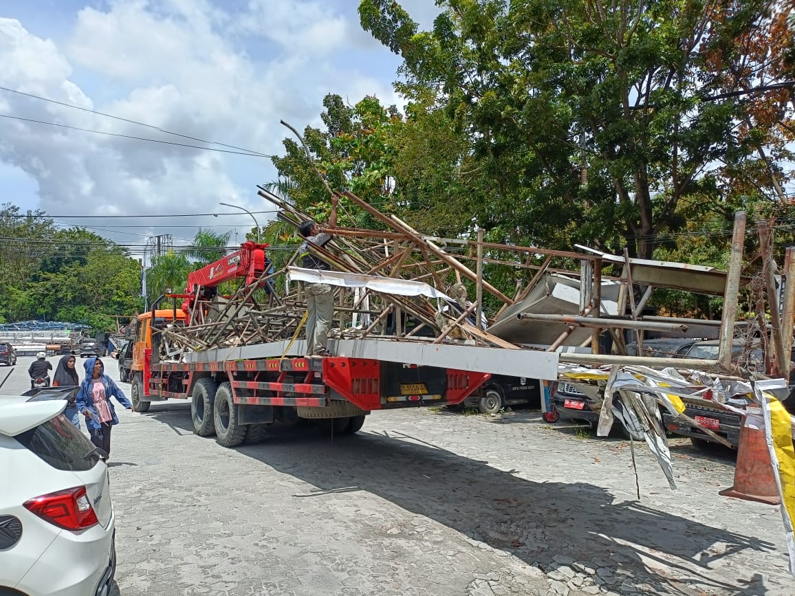 Mayoritas Reklame di Sudirman Sudah 'Ditebang', Penertiban Berlanjut ke Jalan Protokol Lainnya