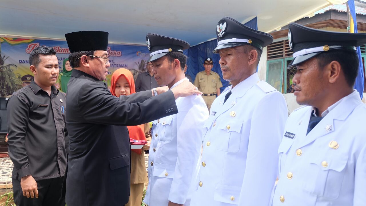 Lantik 3 Kades Kateman, Bupati Inhil Imbau Setiap Kades Gerak Aktif Upayakan Pembangunan