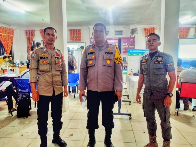 Kapolsek Rimba Melintang Pengamanan Rapat Pleno Terbuka PPK hingga Malam di Rohil
