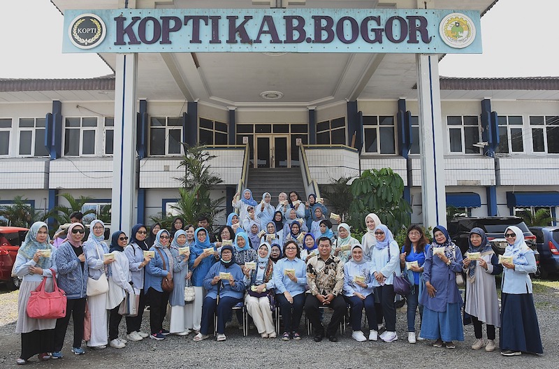 Kunjungi Rumah Tempe di Bogor, DWP Setjen DPR RI Ajak Cintai Produk Lokal dan Gali Potensi Bisnis