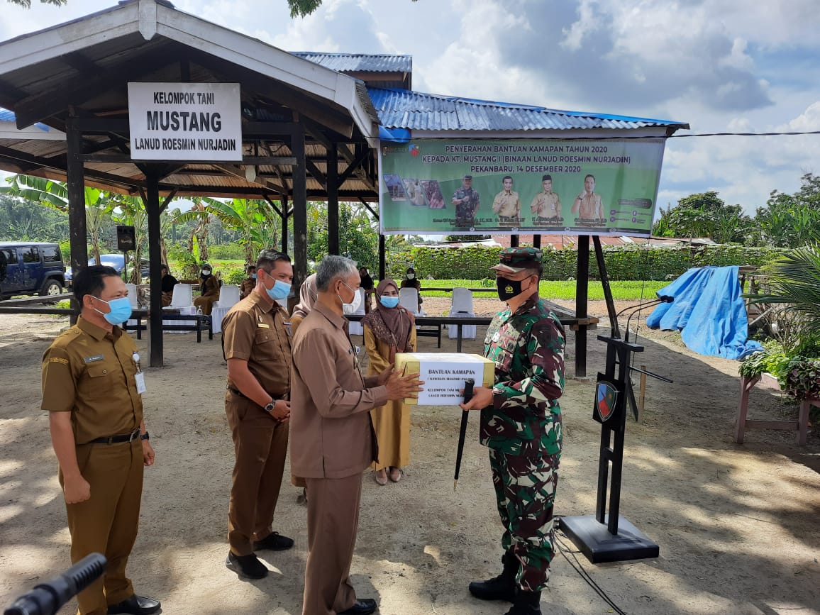 Disketapang Pekanbaru Kembali kSerahkan Bantuan Pada KT Mustang I di Lanud Roesdin Nurjamin