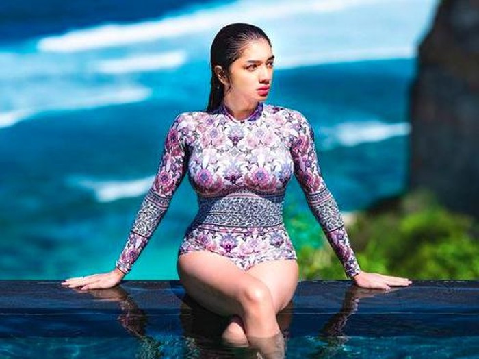 Angel Karamoy, Girang Makan Telur Gulung