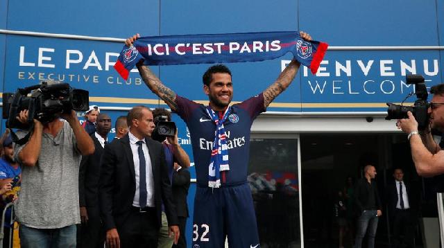 Gelar Liga Champions dan Verratti Jadi Alasan Alves