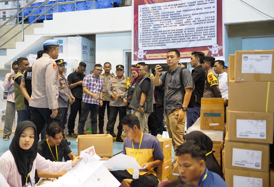 Wakapolda Riau dan Kapolres Kampar Periksa Kesiapan Logistik Pemilu