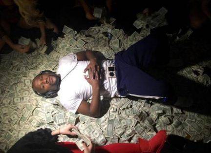 Dicap Mata Duitan, Mayweather : Aku Senang-senang Menikmati Hidup!