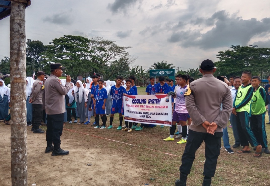OSIS Cup Jadi Ajang Sosialisasi Pilkada Polsek Rengat Barat ke Milenial