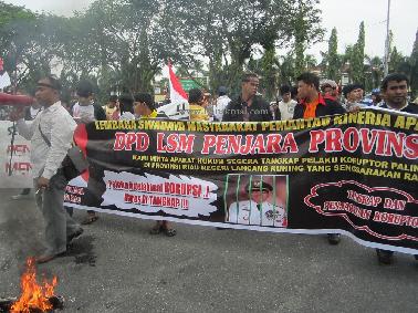Demo Penjara, Kepala Budi dan Sumarlen Berdarah
