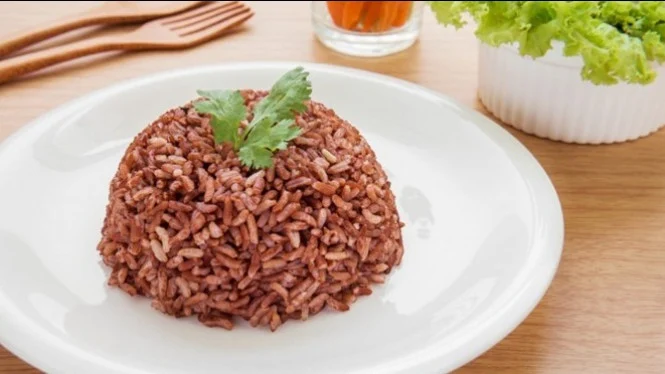 Konsumsi Nasi Merah Bisa Turunkan Kolesterol, Mitos atau Fakta ?