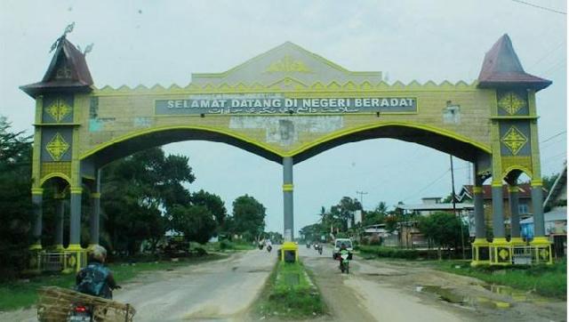 Warga Minta Tug dan Gapura di Kepenuhan di Perbaiki