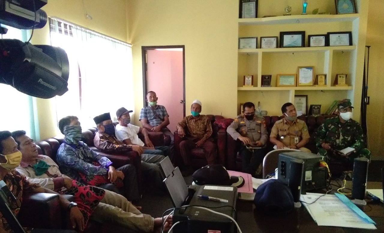 Bersama Bupati, Koramil 14/Kepenuhan Vidcon Dengan Camat, Kades Serta Perangkat Desa