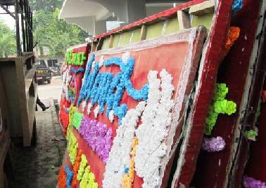 Satpol PP Pekanbaru Tertibkan Papan Bunga Illegal