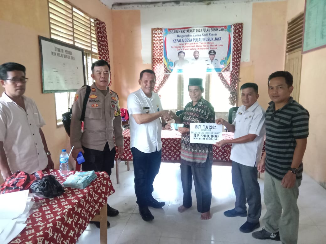 Pemerintah Desa Pulau Busuk Jaya Salurkan BLT Dana Desa Triwulan Satu