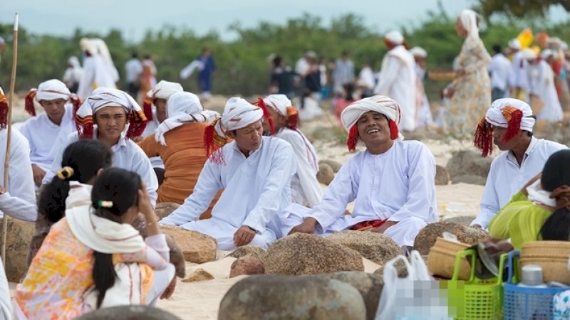 Salat Sekali Sebulan dan Hanya Diwakilkan, Boleh Merokok saat Puasa, Inilah Etnis Muslim Cham Bani di Vietnam