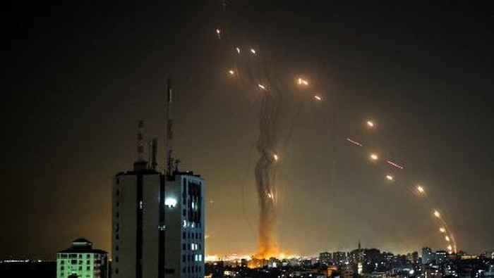 Iron Dome Israel Gagal Bendung Gempuran Roket Hamas, 2 Orang Tewas