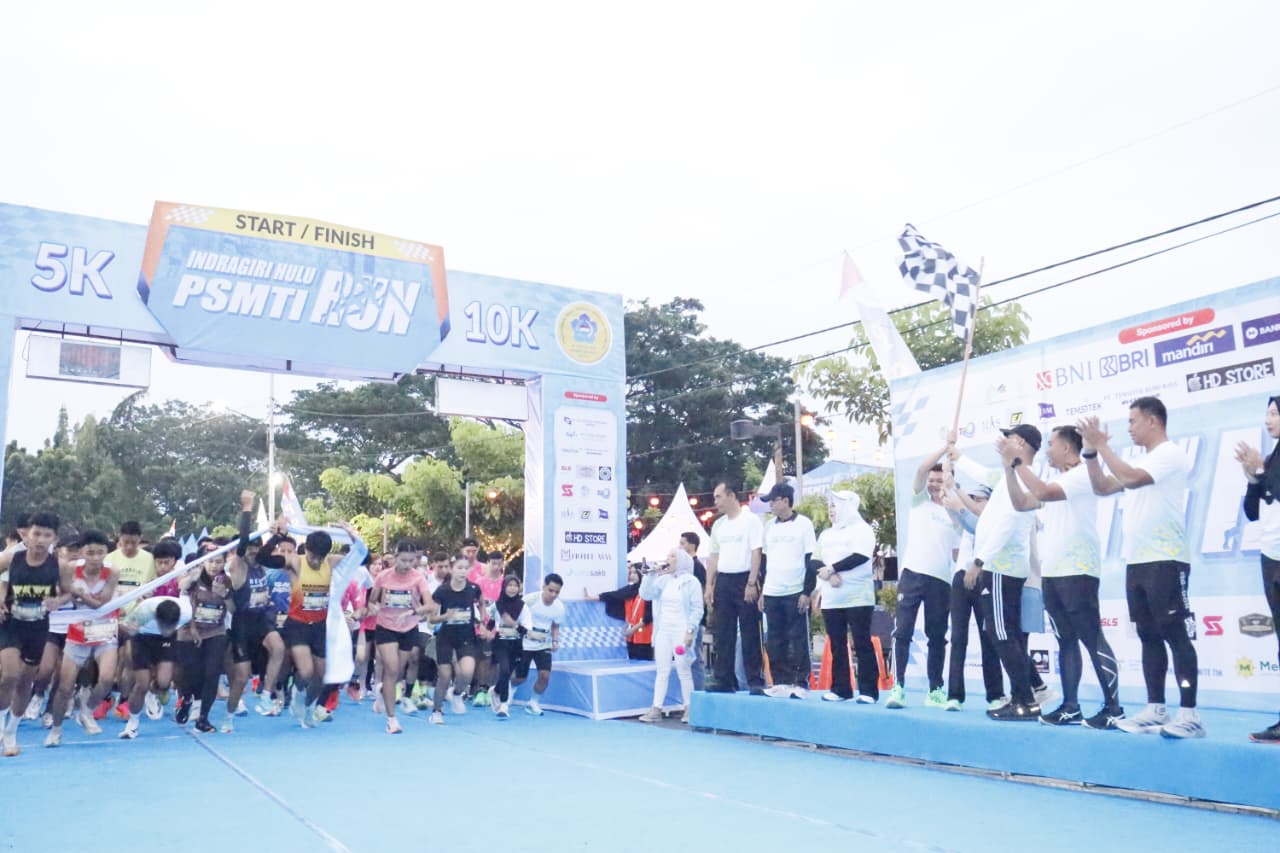 Bupati Inhu Lepas Ratusan Peserta PSMTI Run di Taman Junjung Buih Rengat