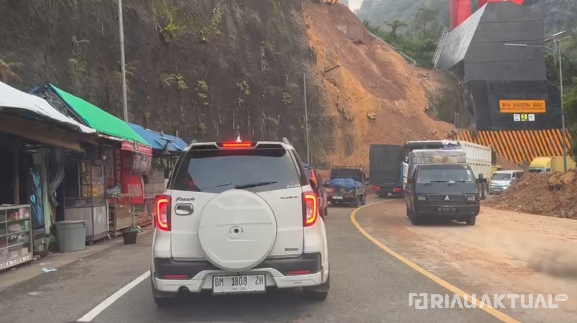 Jalan Riau - Sumbar di Kelok 9 Kembali Normal Pasca Longsor, Polres Lima Puluh Kota: Tetap Waspada