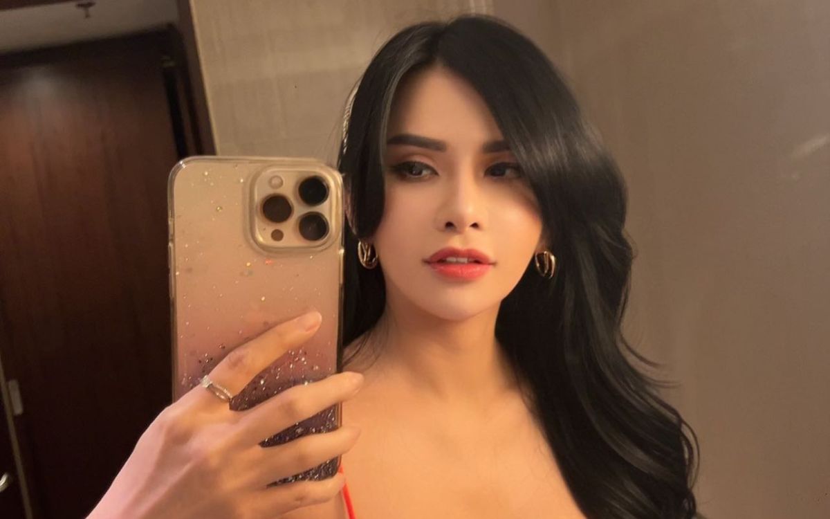 Maria Vania Pakai Dress Merah, Netizen: Makin Jos!