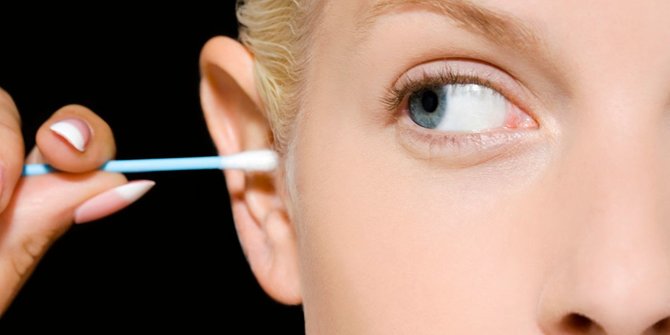 Tiga Bahaya yang Mengancam dari Kebiasaan Mengorek Telinga Menggunakan Cotton Bud