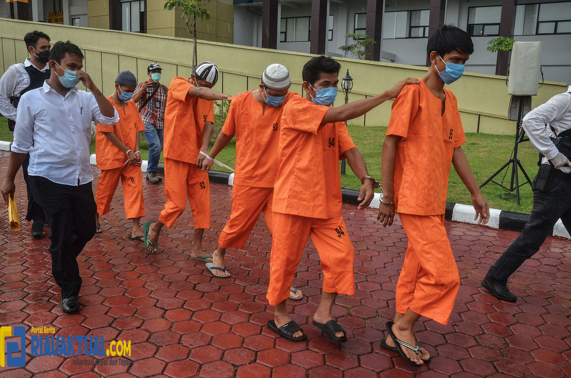 Polda Riau Memperlihatkan Barang Bukti Satwa dan organ Satwa Dilindungi Yang Berhasil Diamankan