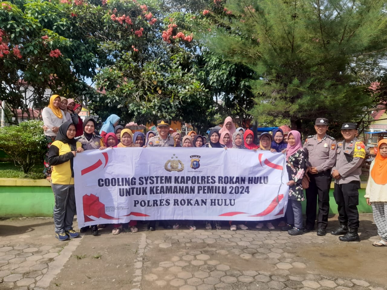 Polsek Rambah Ajak Ibu-ibu Petugas Kebersihan Sukseskan Pemilu 2024