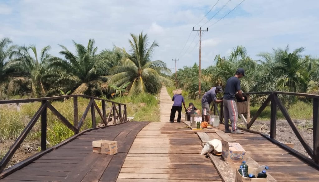 Gubri Abdul Wahid Tuntaskan Janji, Jembatan Parit Gading Inhil Kini Bisa Dilalui