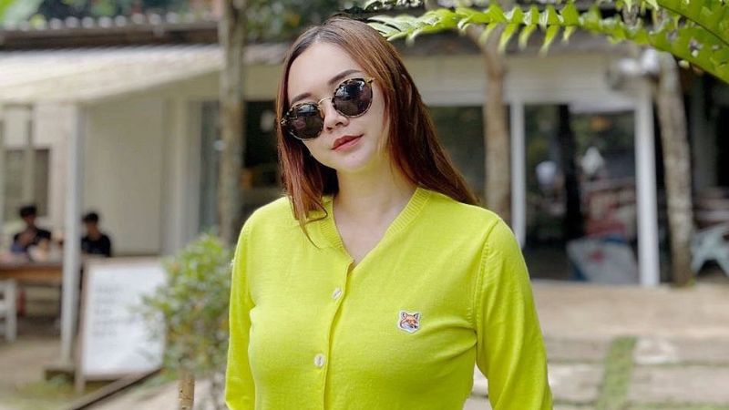 Gaya Aura Kasih Naik Scooter, Netizen: Ayune Tenan Ora Editan!