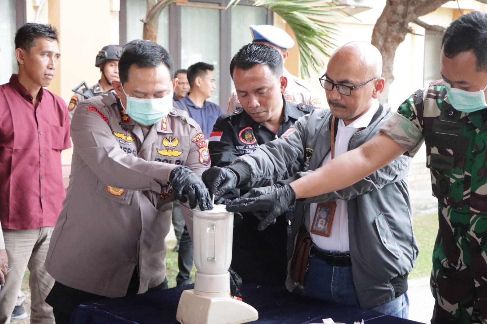 Kapolres Siak Pimpin Konferensi Pers dan Pemusnahan Barang Bukti Narkotika Hasil Operasi Antik Lancang Kuning 2024