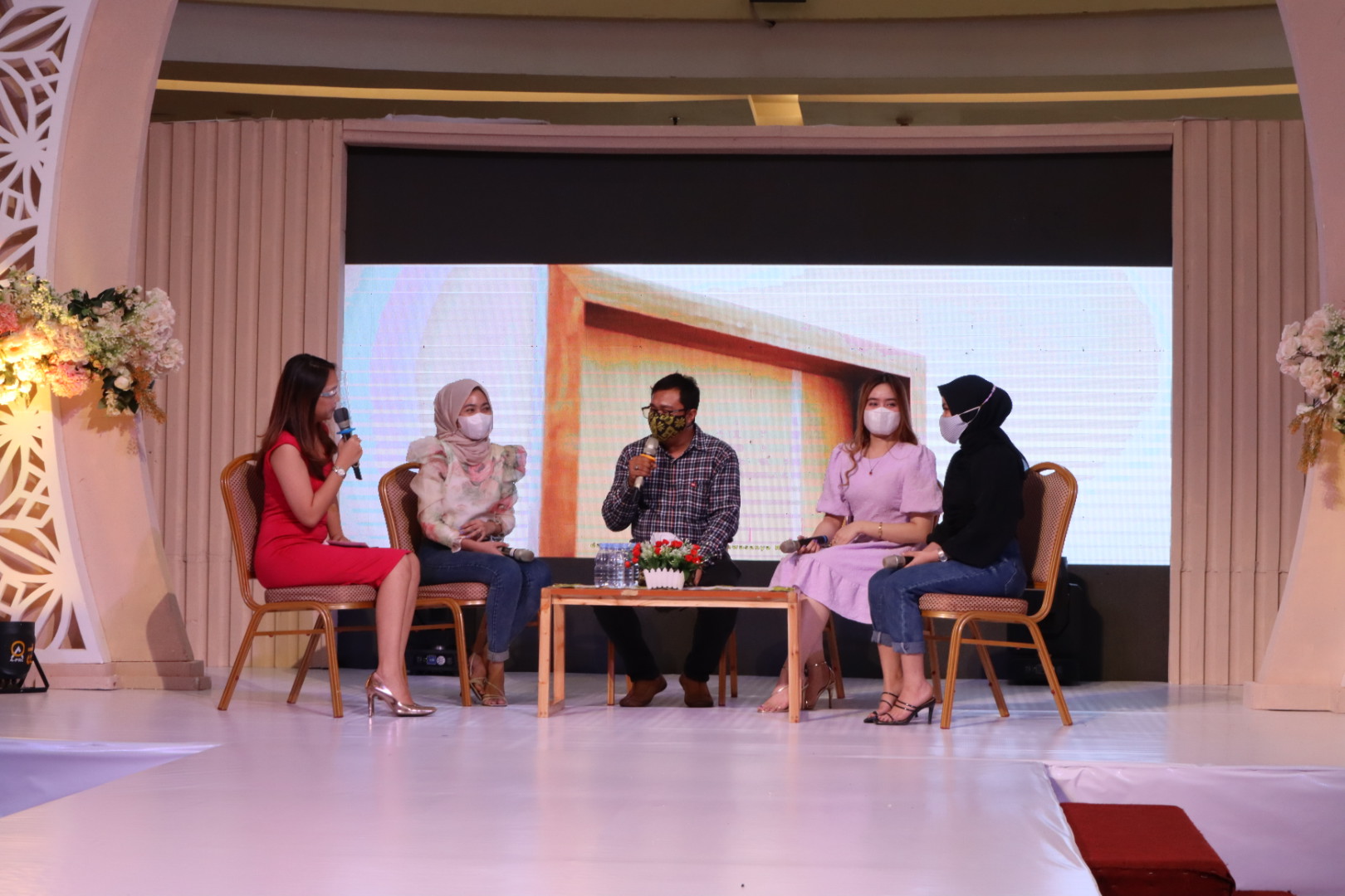 Kenalkan Layanan dan Produk ke Masyarakat, dr. Vee Skin Care and Body Clinic Gelar Talkshow Di Mall SKA
