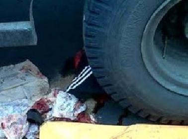 Tergilas Truk, Kakak Beradik Ini Tewas Sambil Berpelukan