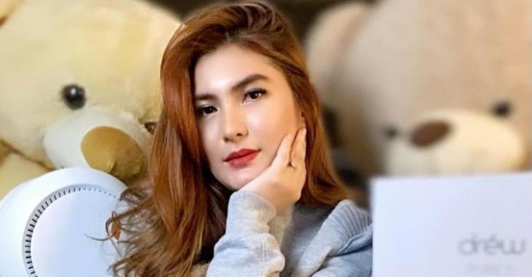 Angela Lee, Cerai Dengan Alexander Cuma Tunggu Ketuk Palu