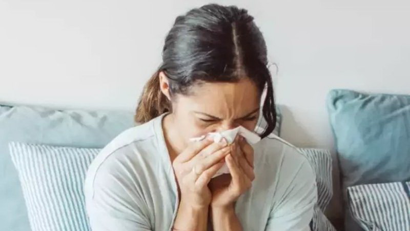 Berikut Ciri-Ciri Gejala Omicron Bagi Orang yang Sudah Divaksin dan Booster