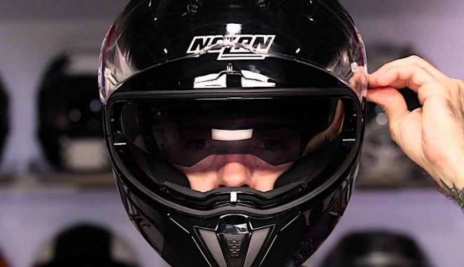 Ini dia Langkah Sederhana Rawat Helm agar Tak Bau