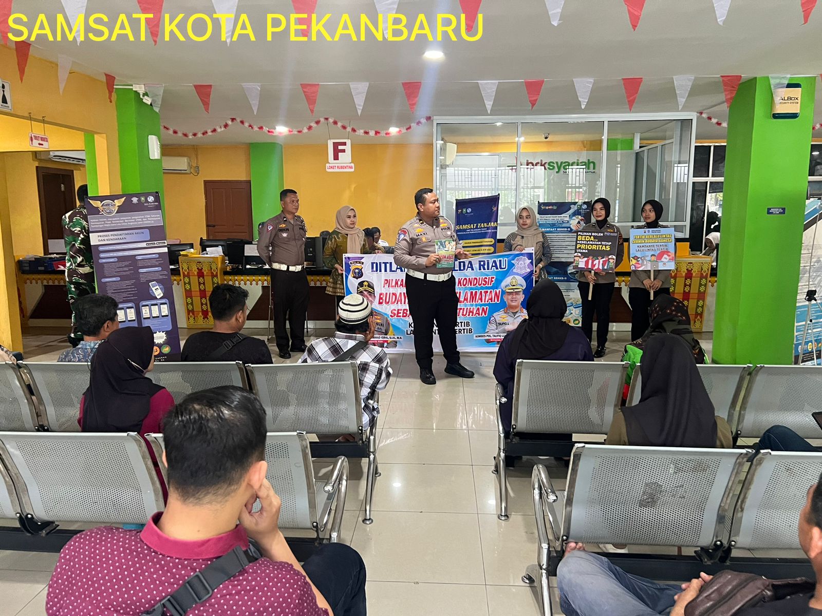 Ditlantas Polda Riau Gelar Edukasi Keselamatan Lalu Lintas di Samsat Pekanbaru, Dukung Pilkada Aman 2024