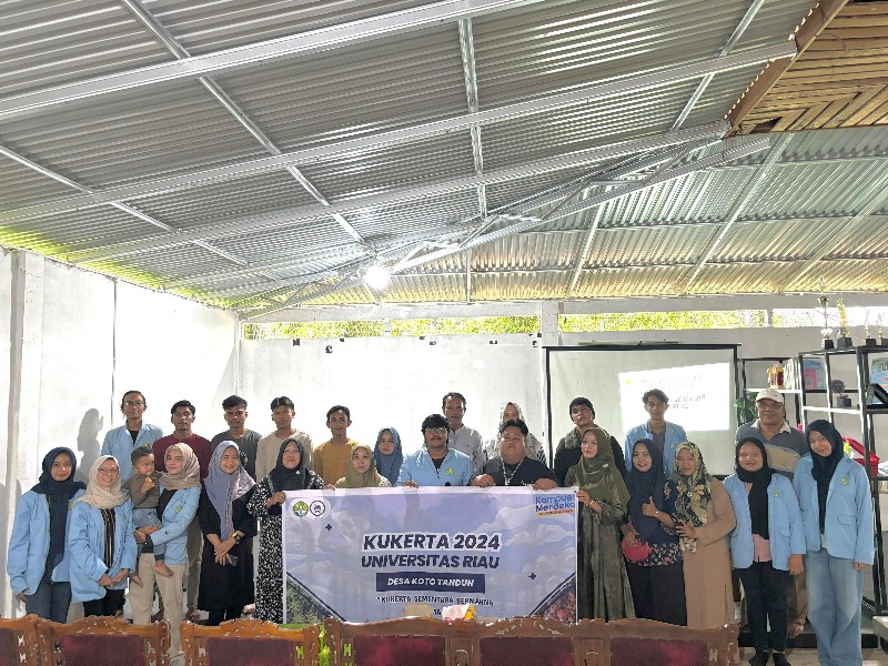 Mahasiswa KKN Universitas Riau Adakan Sosialisasi Bijak Gunakan Medsos di Desa Koto Tandun Rohul