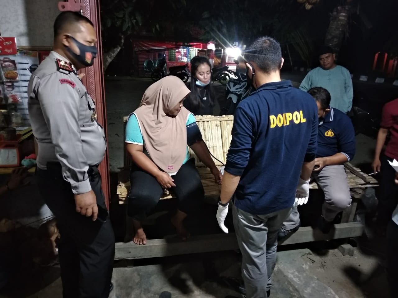 Polsek Bunut Kawal Giat Vaksinasi Terhadap Masyarakat Secara Door to Door 
