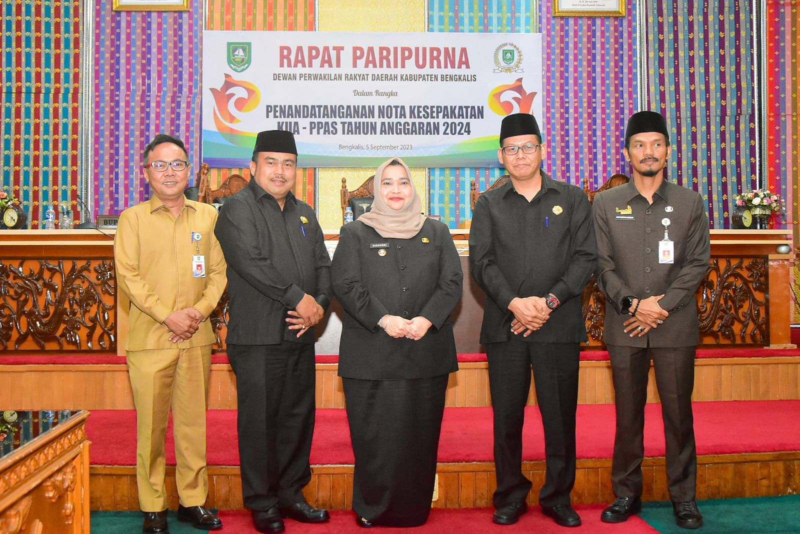 Bupati Kasmarni dan Wakil Ketua DPRD Teken KUA PPAS 2024 Bengkalis