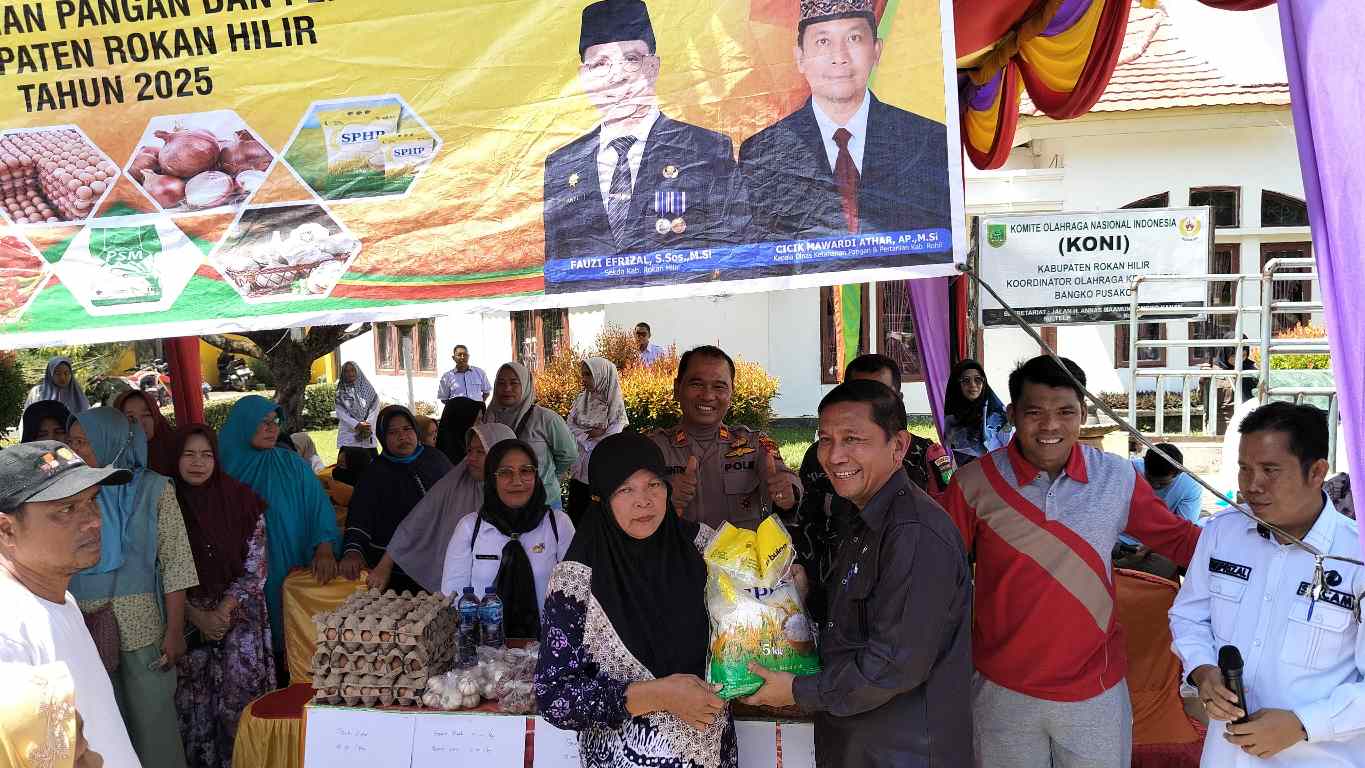 Warga Bangko Pusako Serbu Gerakan Pangan Murah, Beras 5 Kg Cuma Rp63 Ribu
