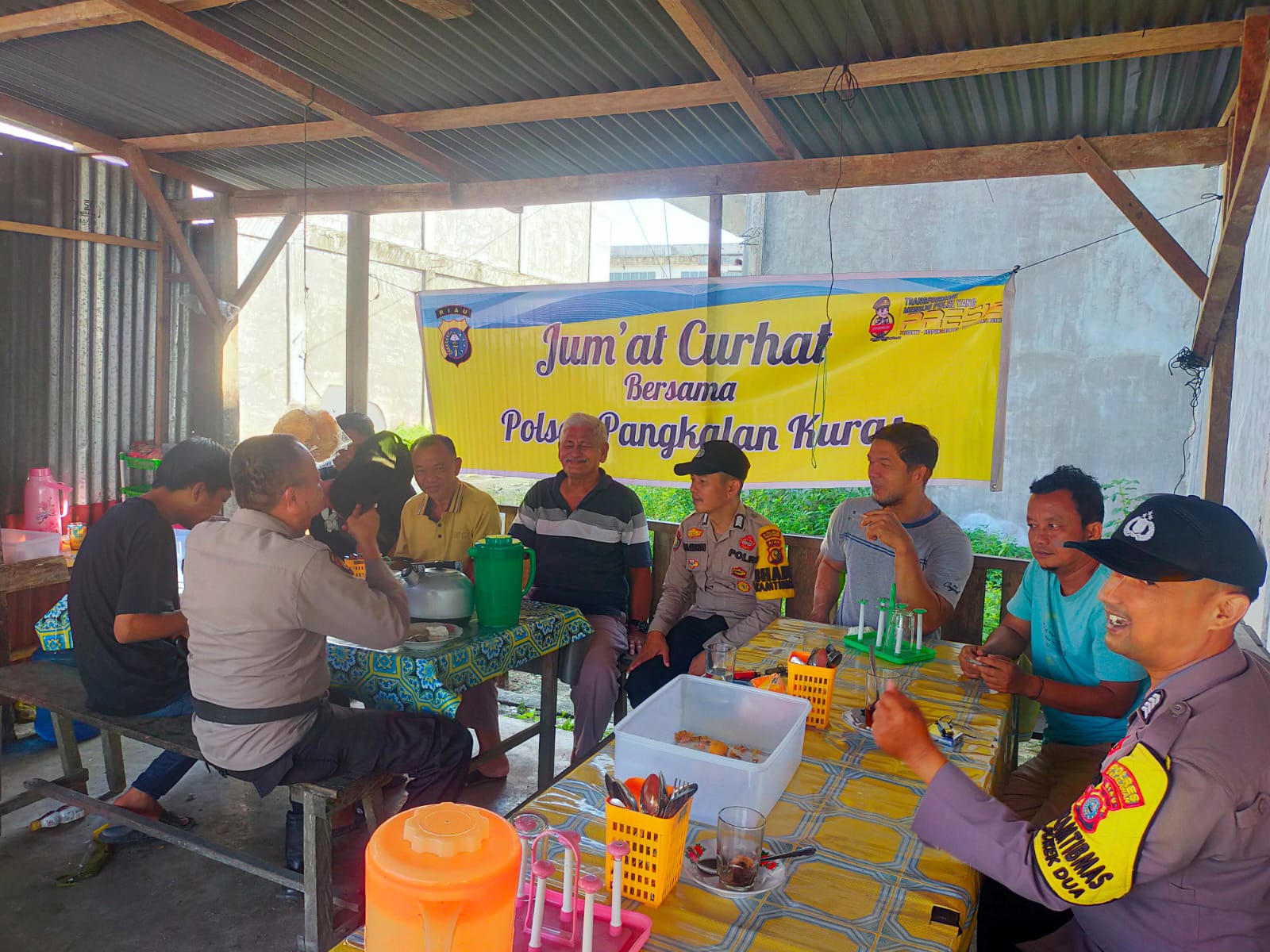 Personel Pelalawan Jalin Kedekatan dengan Masyarakat Wujudkan Pilkada Damai