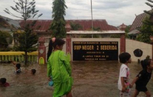 Banjir Melanda Sejumlah Sekolah di Inhu